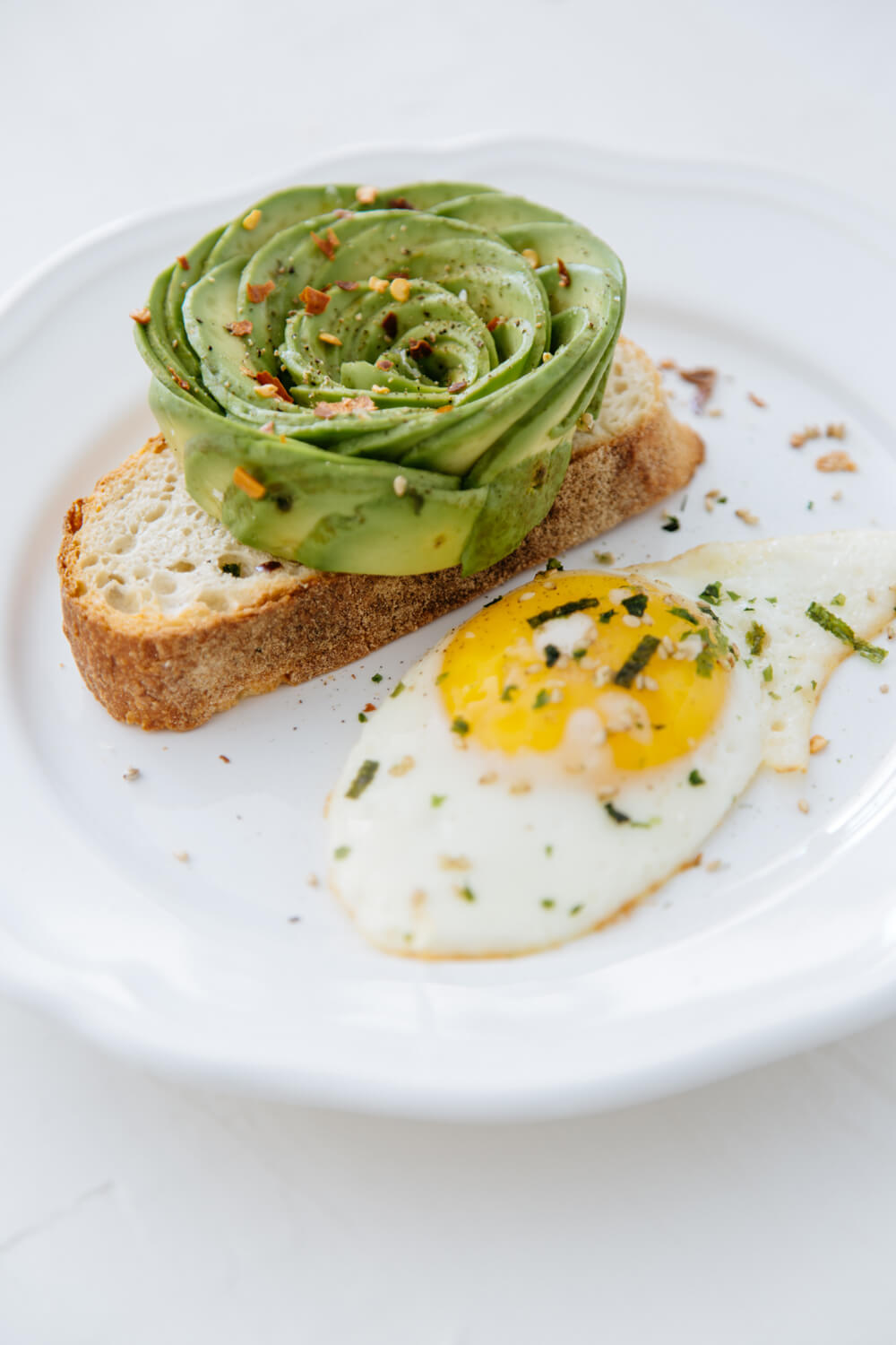 Avocado-with-egg-and-toast